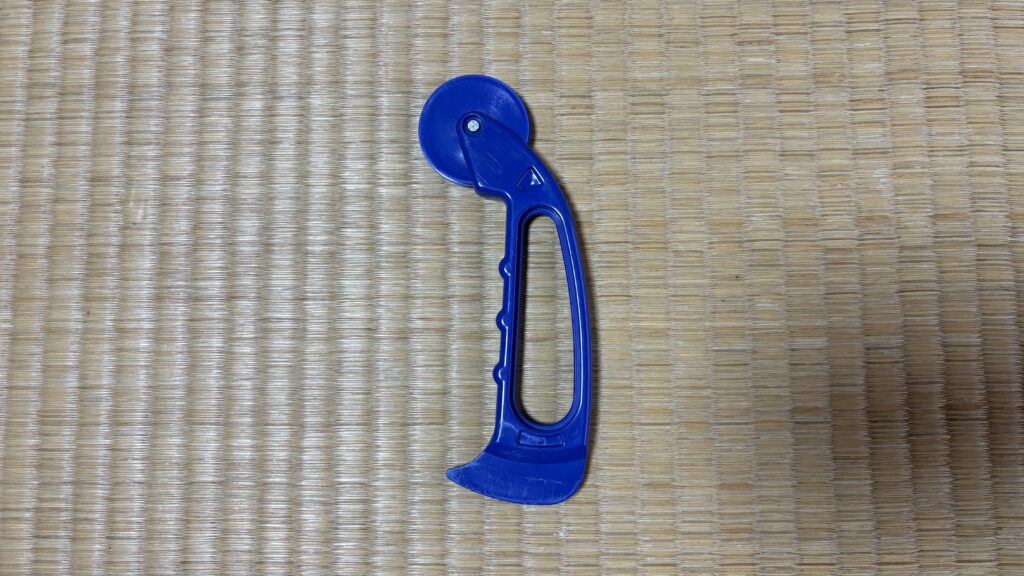 Screen-fitting roller